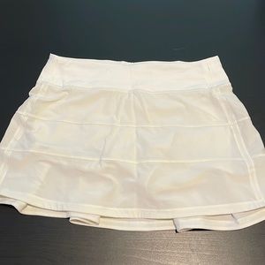 Brand new lululemon cream skirt size 6